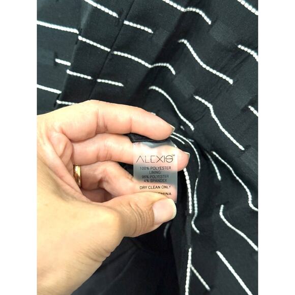 NWT Alexis Symphony Tie-Shoulder Flared-hem Maxi Dress Black/White Women Size XS - Picture 5 of 5